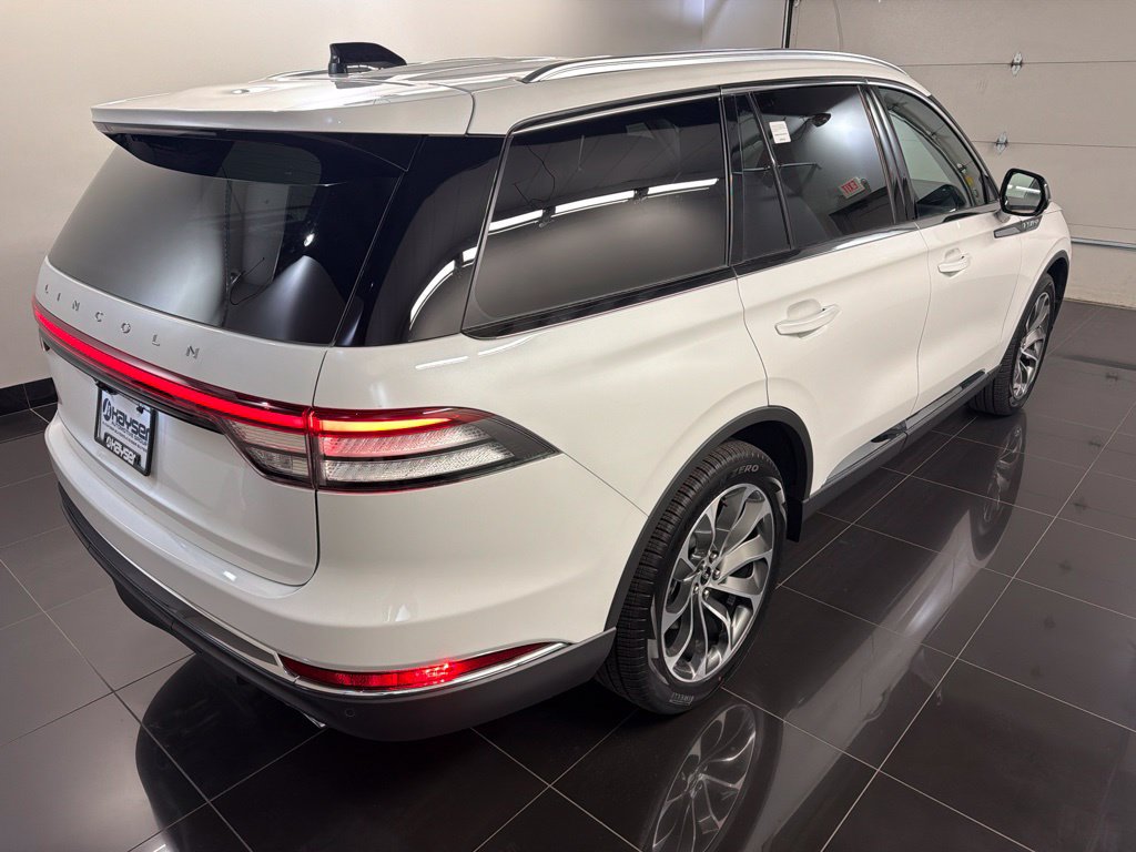 New 2027 Lincoln Aviator AWD image 6