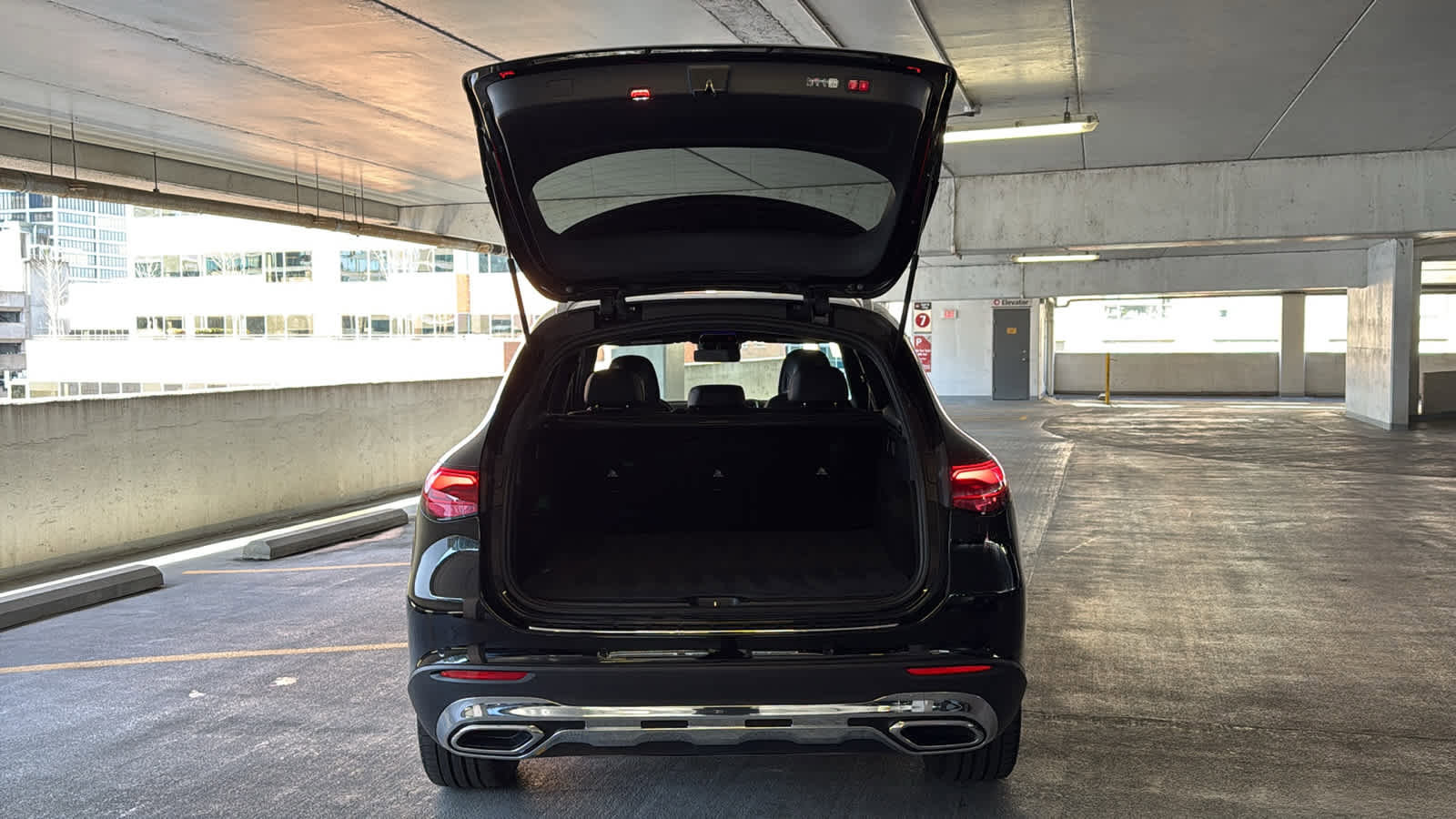 Used 2025 Mercedes-Benz GLC 300 4MATIC image 8