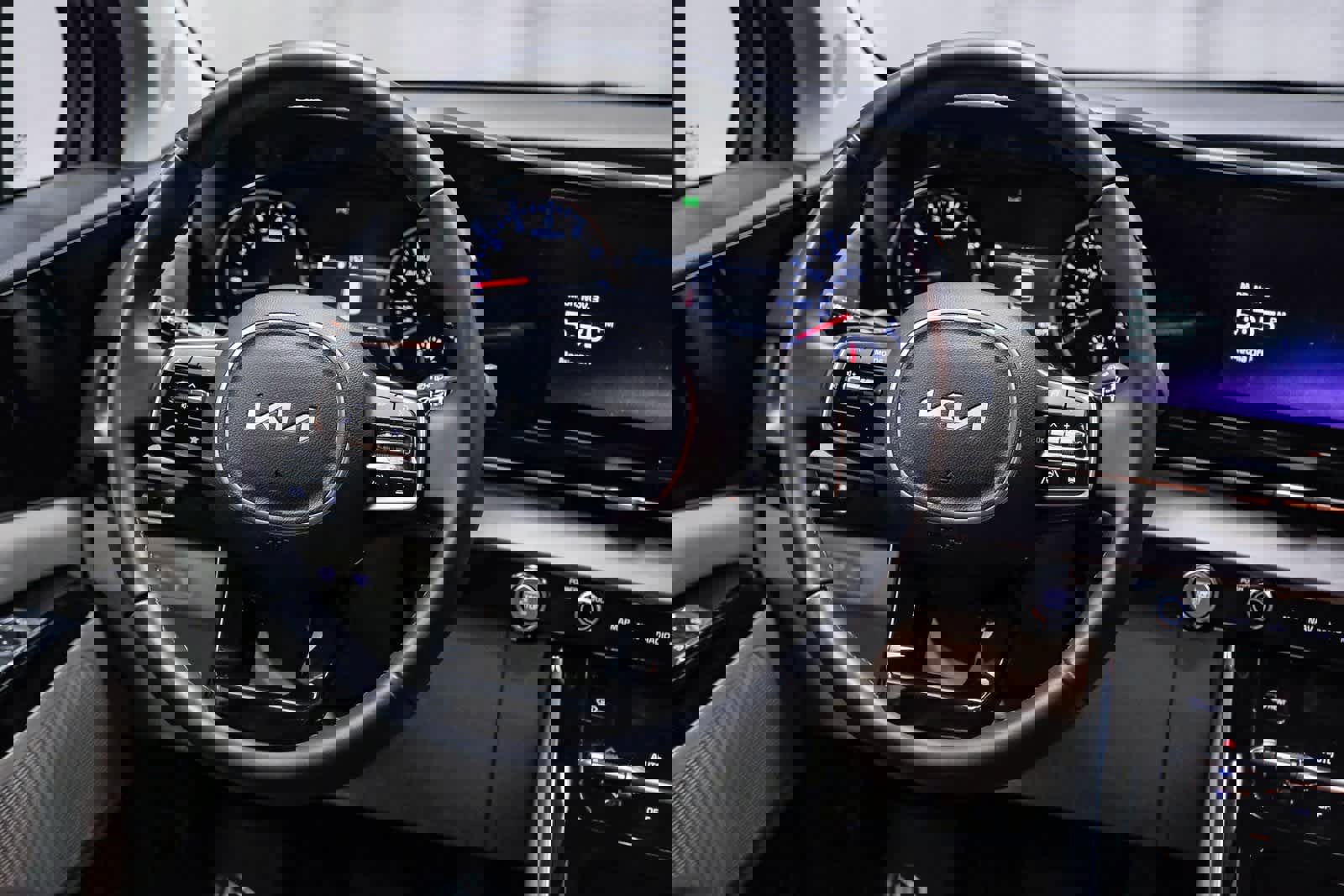 Used 2024 Kia Carnival EX image 18