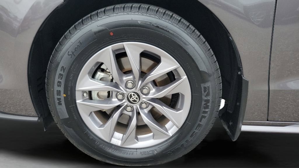Certified 2024 Toyota Sienna XLE w/ XLE Plus Package FWD image 25