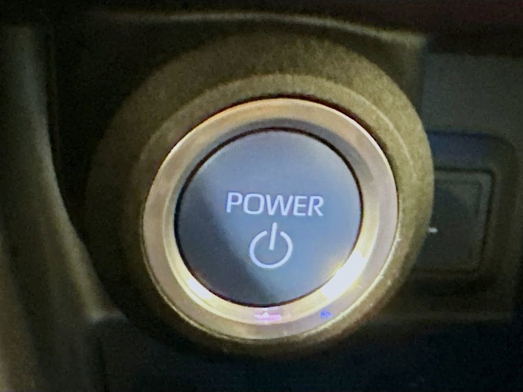 Used 2022 Toyota Venza LE image 18