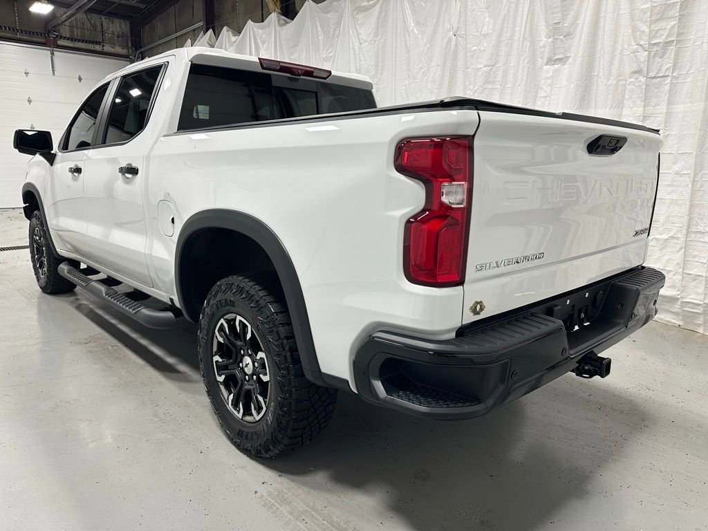 Used 2023 Chevrolet Silverado 1500 ZR2 w/ Technology Package AWD/4WD image 5