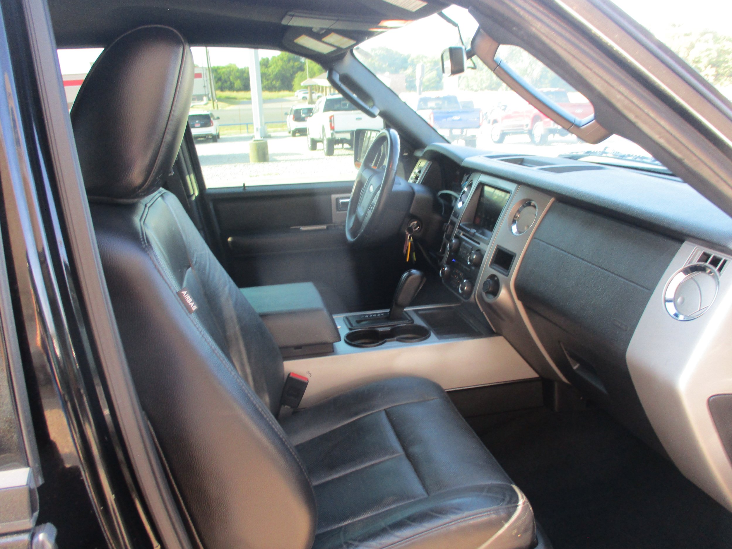 Used 2016 Ford Expedition XLT w/ Equipment Group 202A RWD image 11