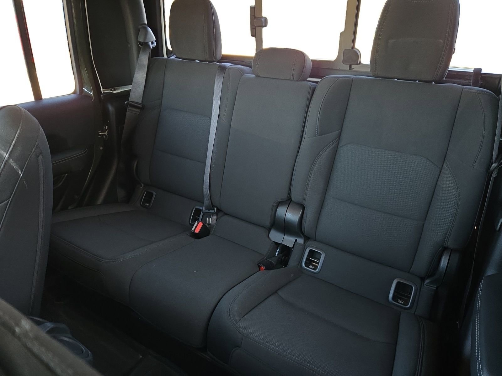 Certified 2022 Jeep Gladiator Overland w/ Cold Weather Group image 12