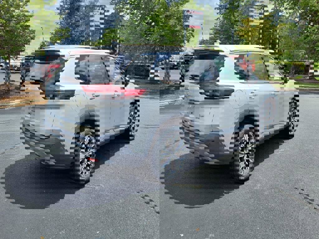 Used 2021 Nissan Rogue SV image 7