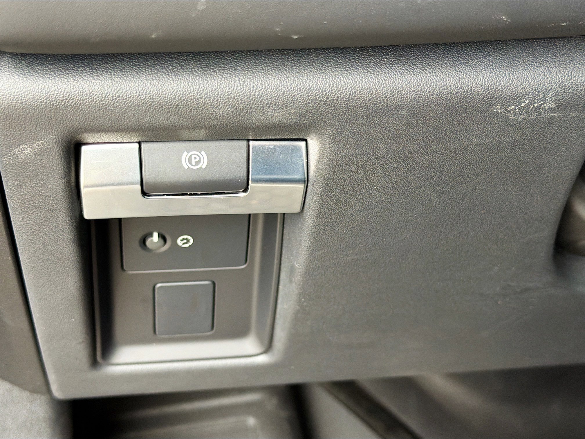 Used 2024 Land Rover Defender 110 V8 image 36