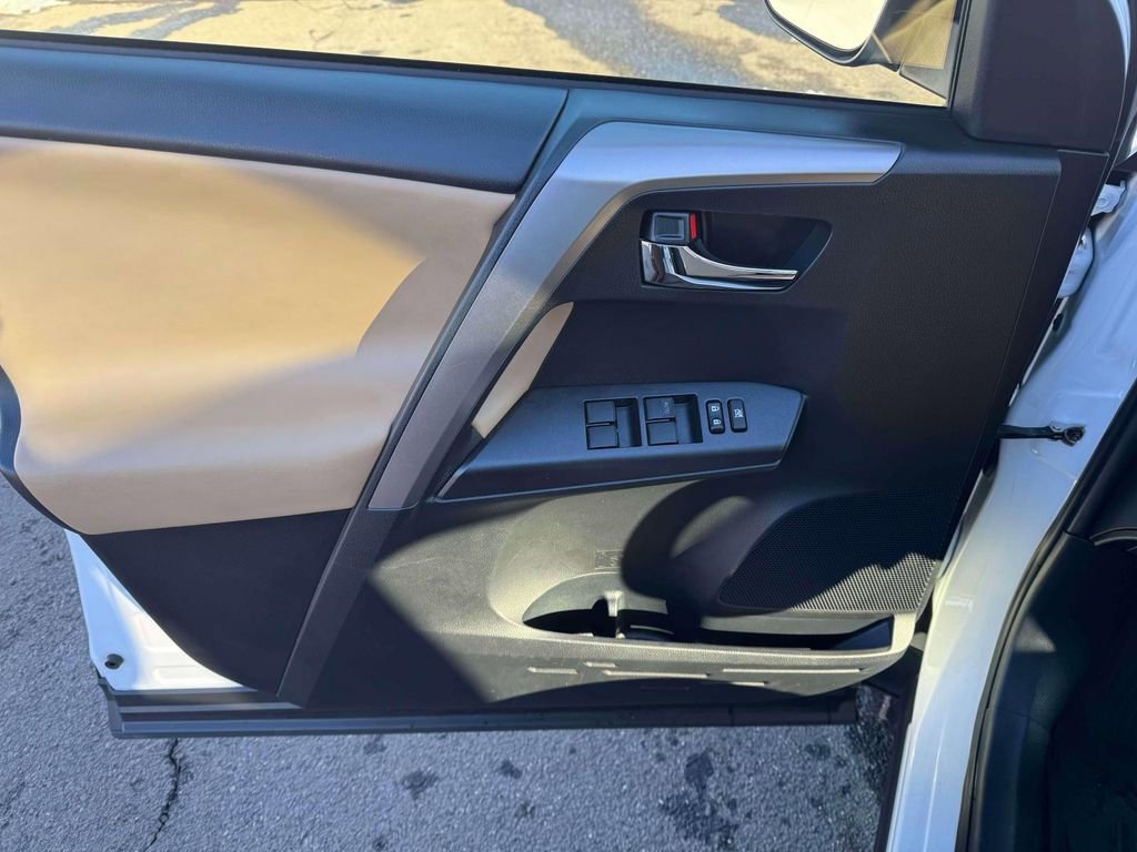 Used 2018 Toyota RAV4 XLE image 15
