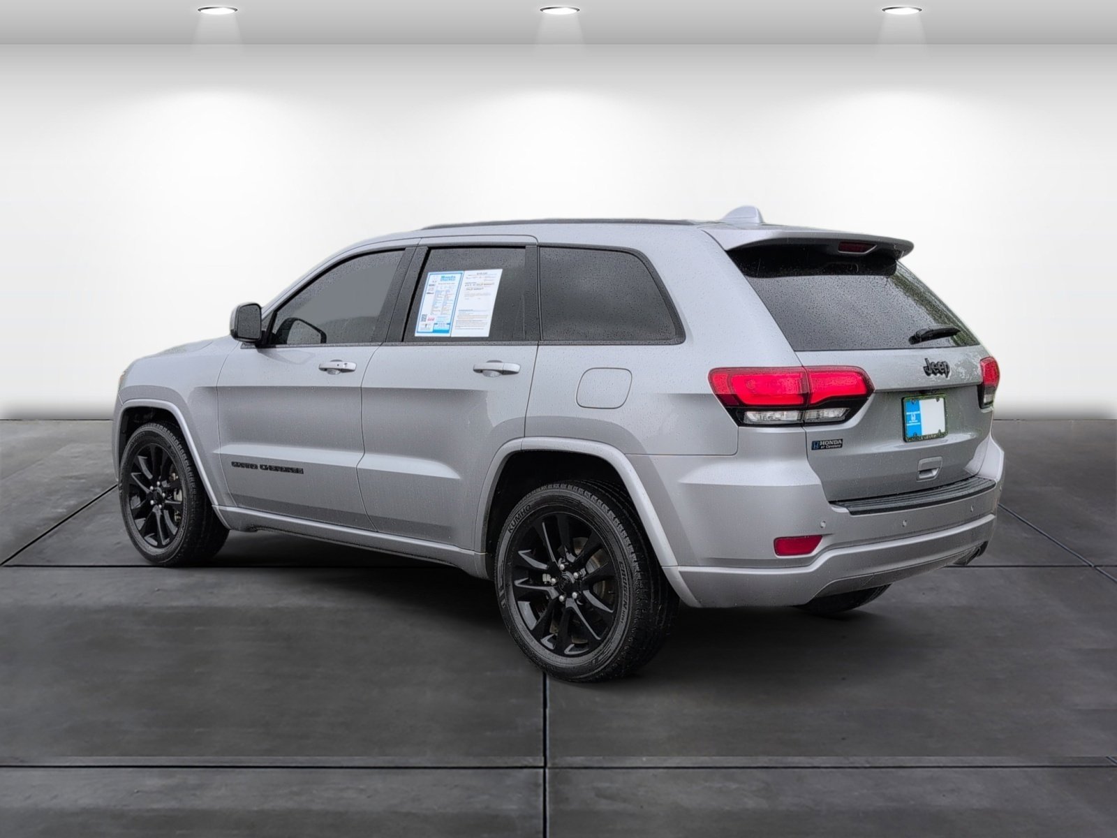 Used 2020 Jeep Grand Cherokee Altitude RWD image 3