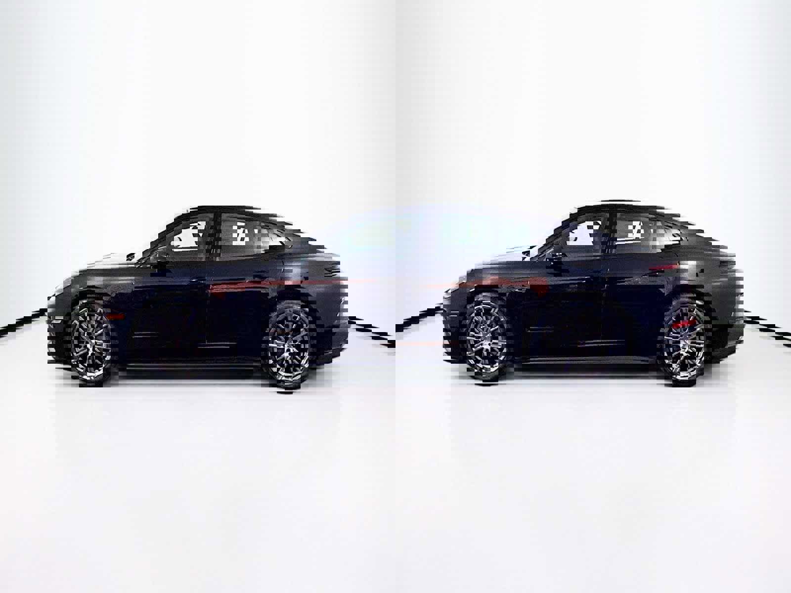 New 2025 Porsche Panamera 4 image 2