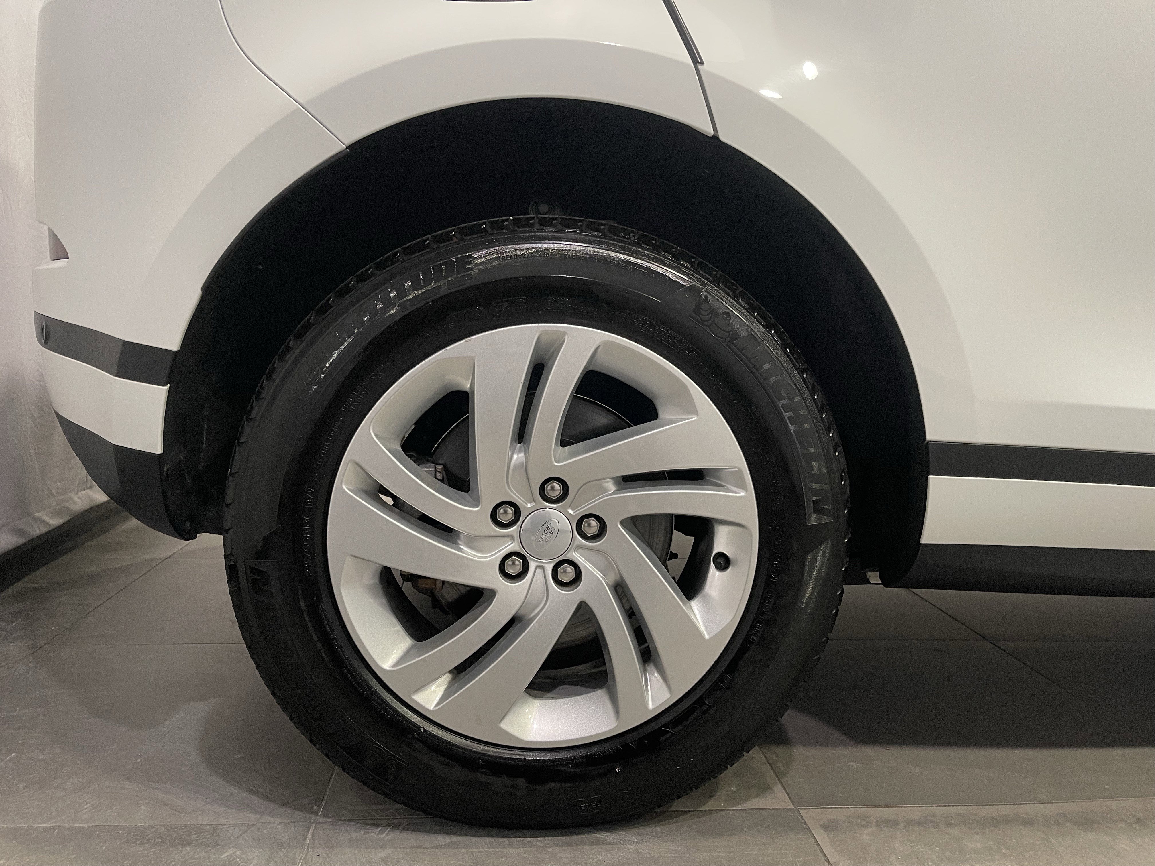Used 2024 Land Rover Range Rover Evoque S image 9