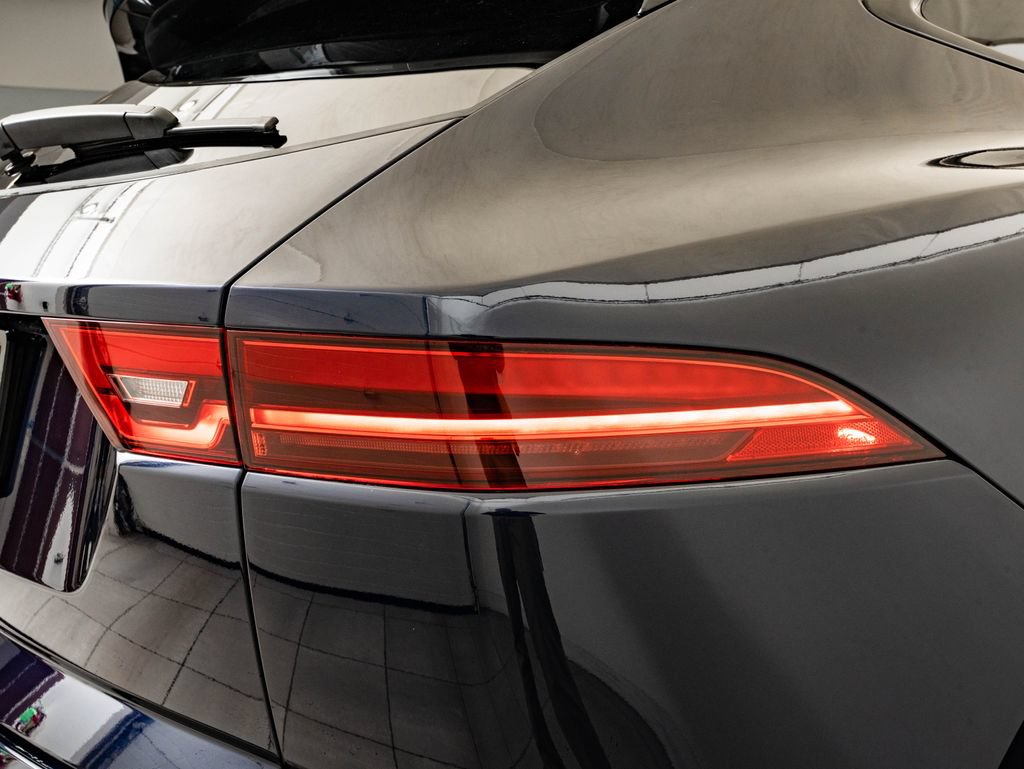 Certified 2024 Jaguar E-PACE R-Dynamic SE AWD/4WD image 9