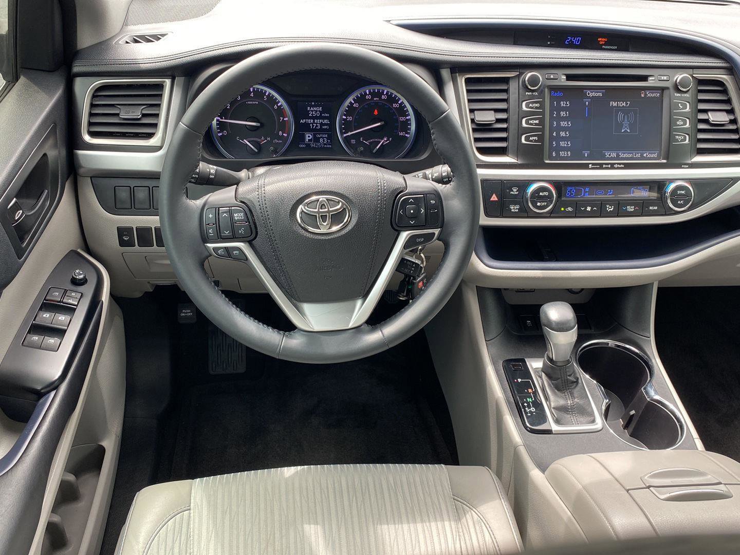 Used 2016 Toyota Highlander Plus FWD image 9