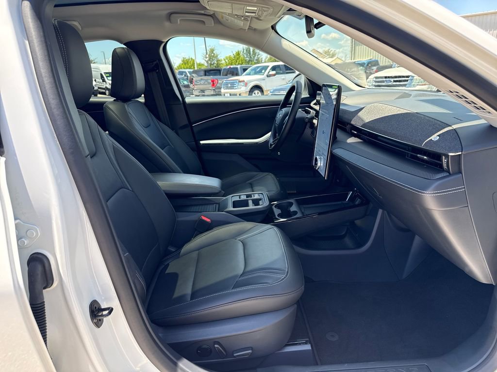 Used 2025 Ford Mustang Mach-E Premium RWD image 27