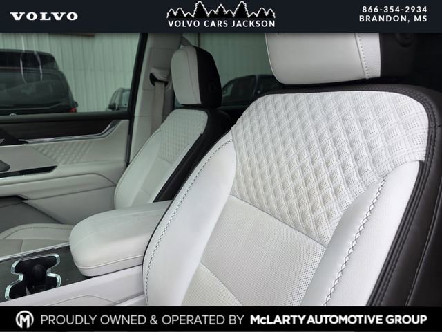 Used 2025 GMC Acadia Denali w/ Super Cruise Package FWD image 8
