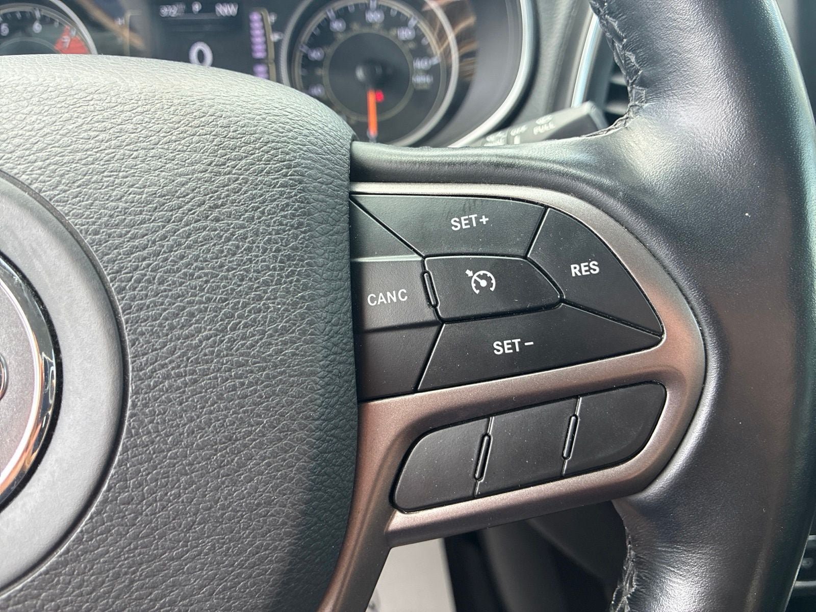 Used 2021 Jeep Cherokee Latitude Lux FWD image 25