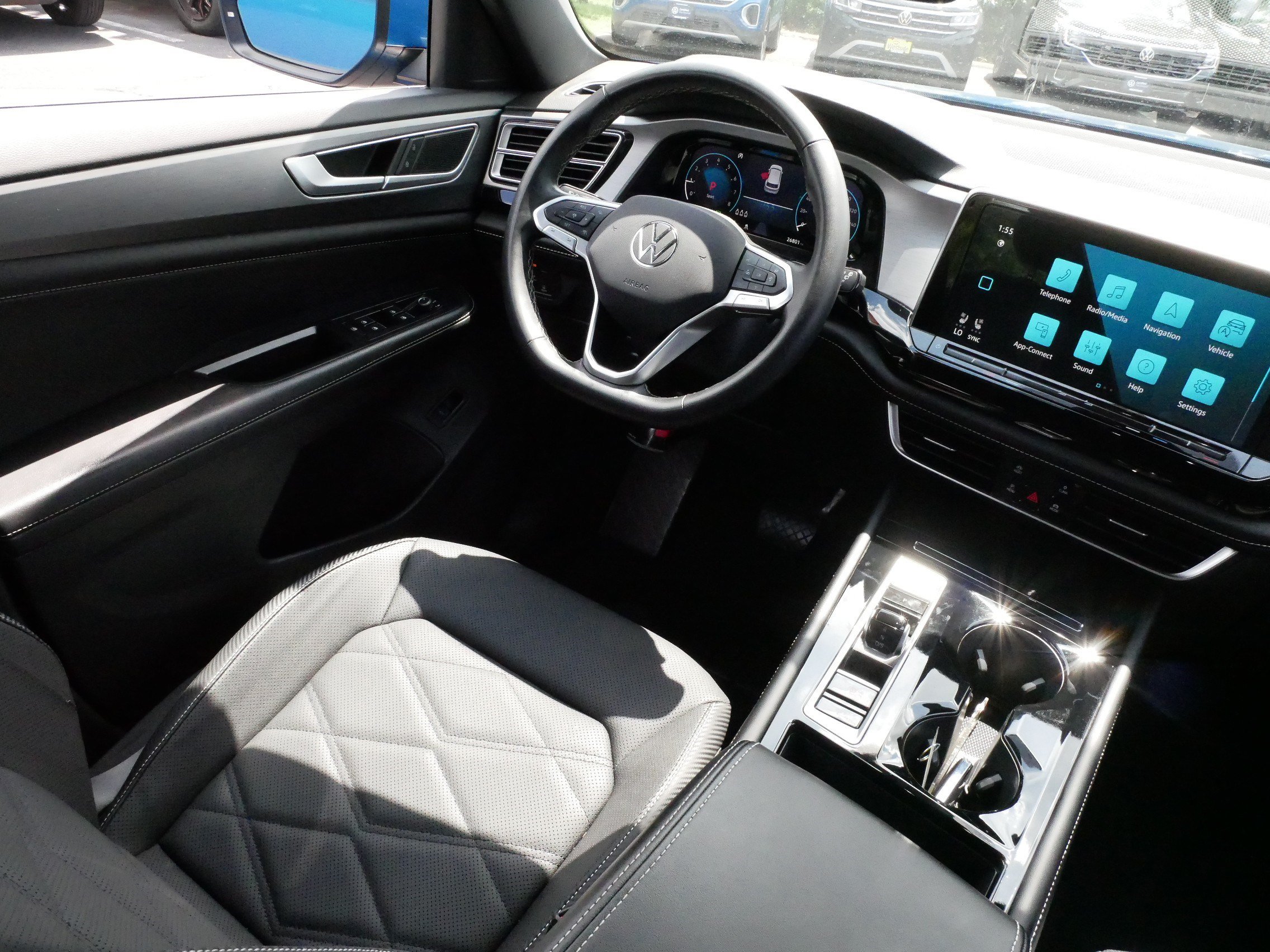 Certified 2024 Volkswagen Atlas Cross Sport SE w/ Panoramic Sunroof Package AWD/4WD image 9
