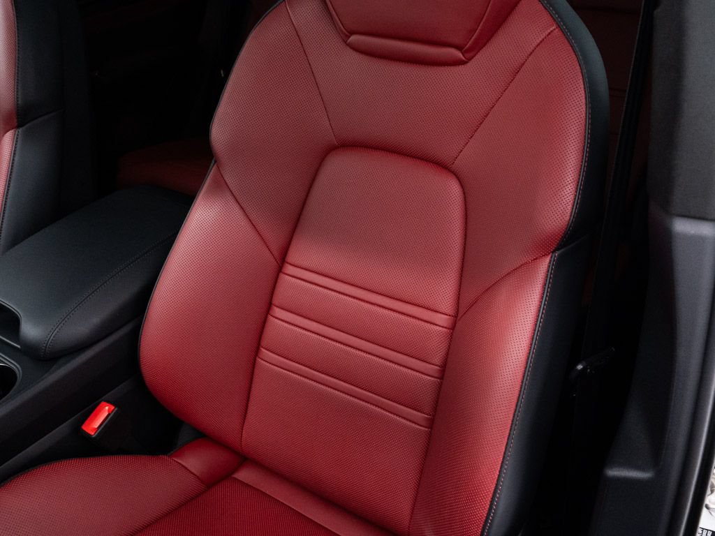 Used 2026 Porsche Cayenne GTS AWD/4WD image 19