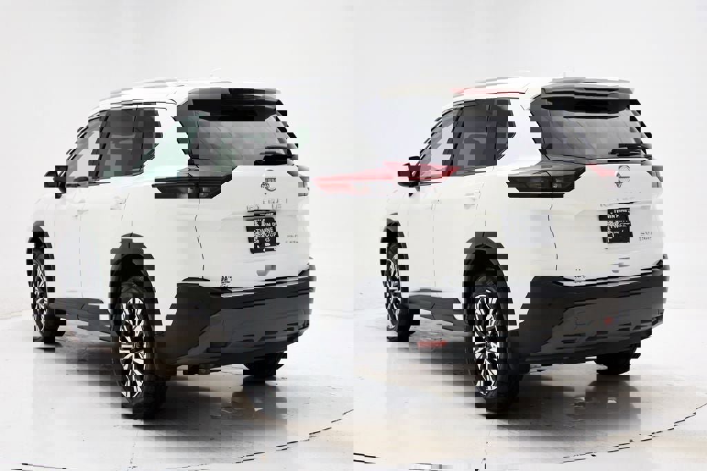 Used 2023 Nissan Rogue SV w/ SV Premium Package image 7