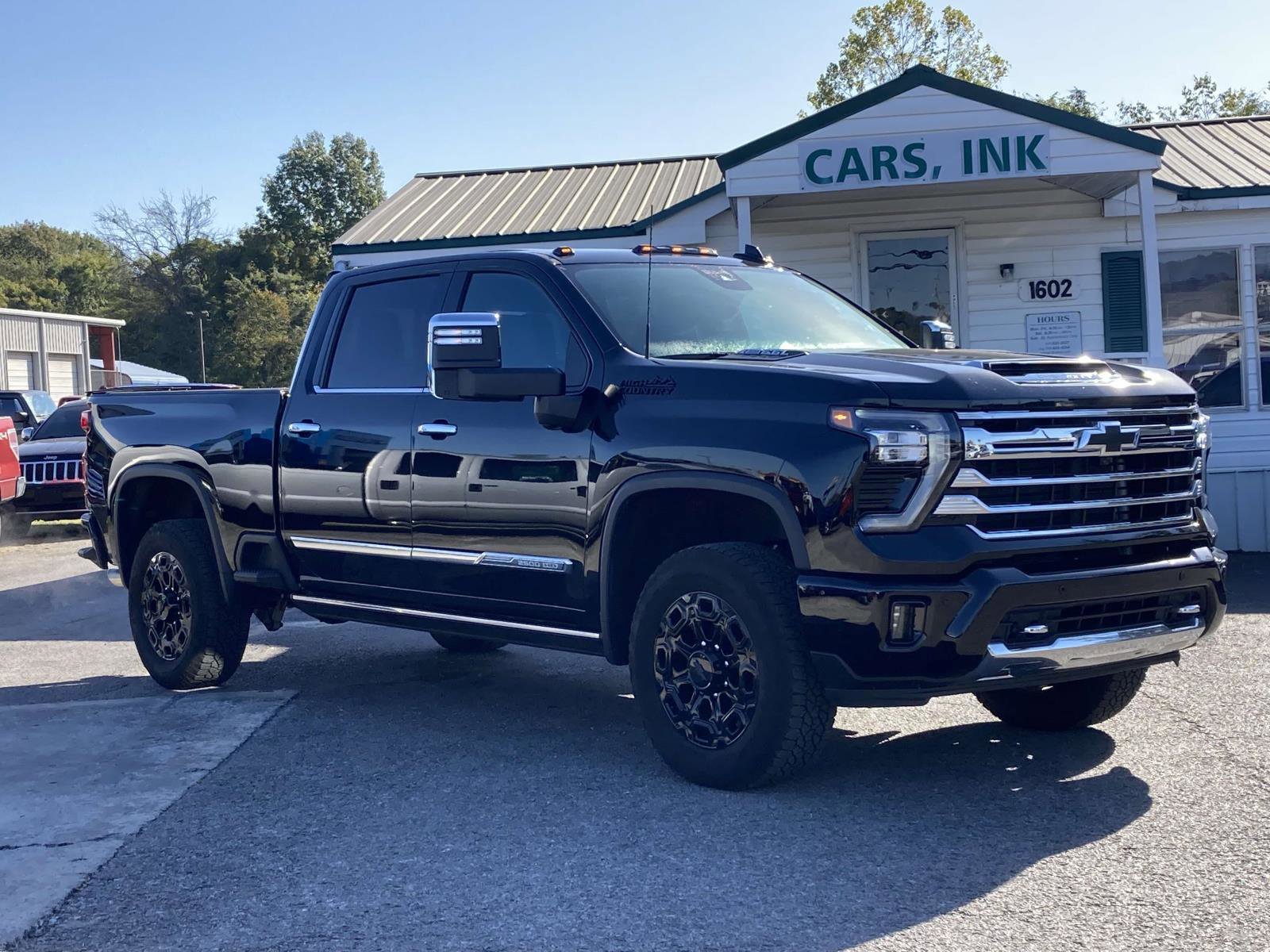 Used 2024 Chevrolet Silverado 2500 High Country w/ Technology Package image 1