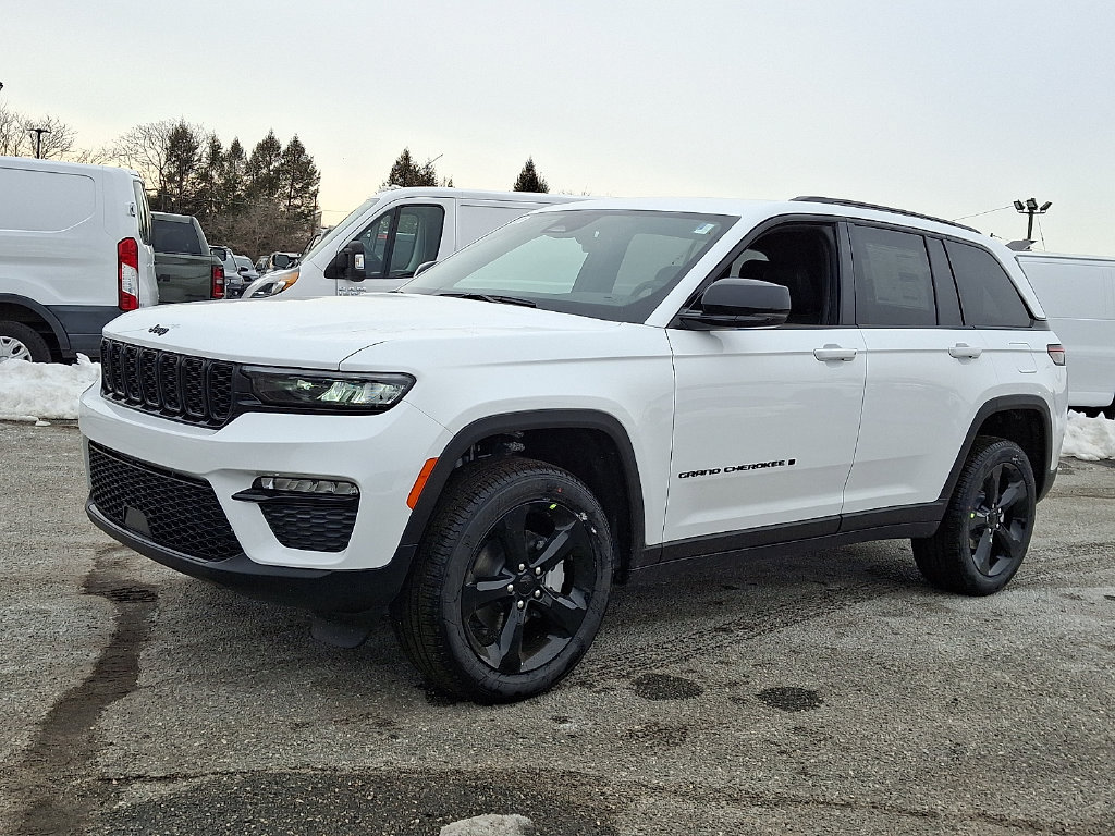 New 2025 Jeep Grand Cherokee Limited w/ Black Appearance Package AWD/4WD image 4