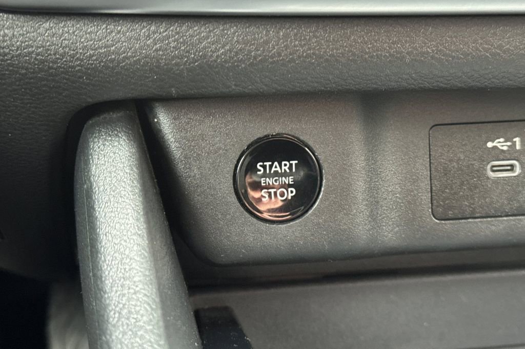 Used 2024 Nissan Rogue SV image 22