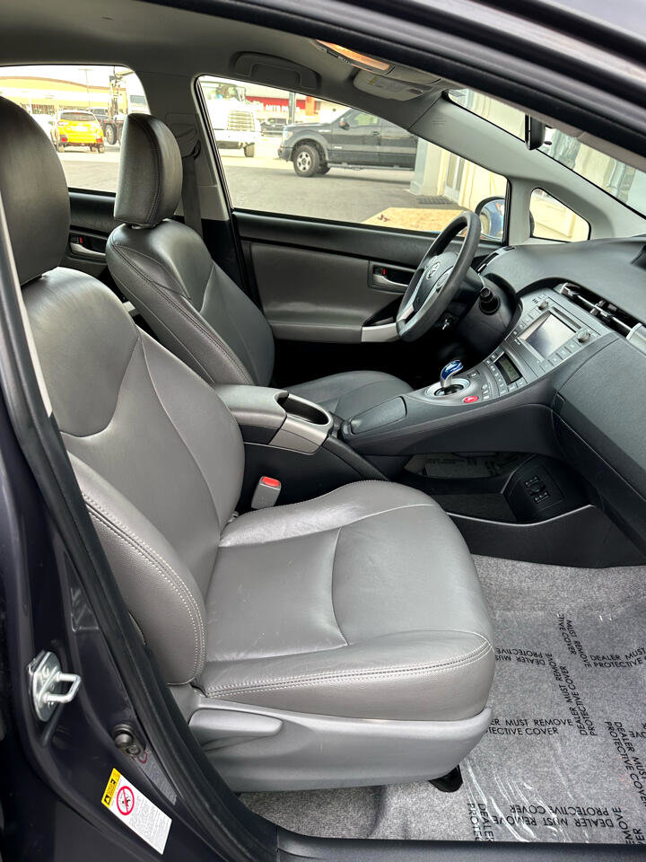 Used 2014 Toyota Prius Prime Plug-In Hybrid image 9