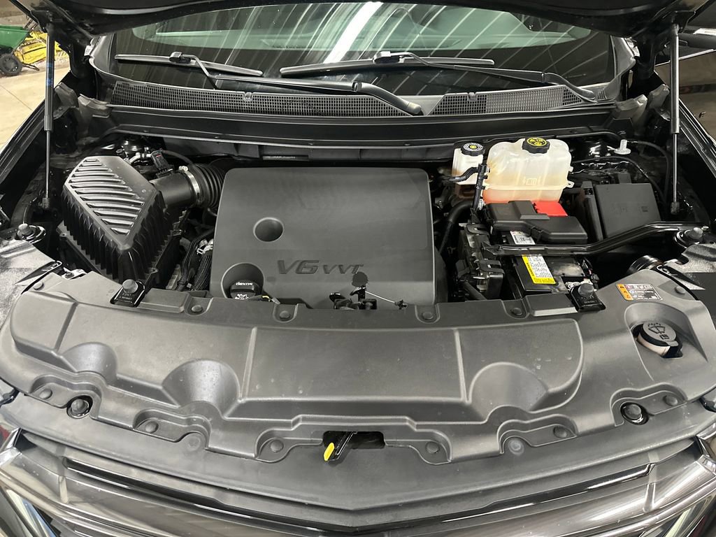 Used 2023 Chevrolet Traverse LT w/ Midnight/Sport Edition image 24