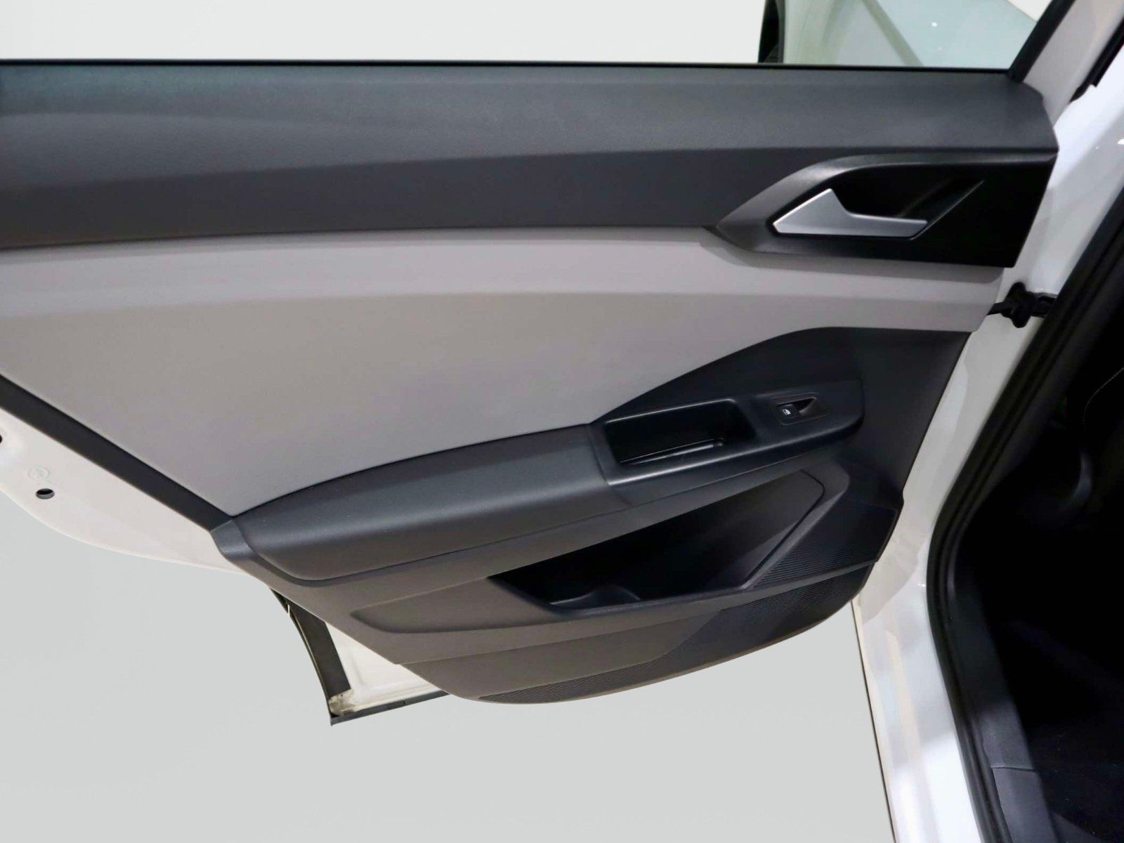 Used 2022 Volkswagen Taos SE FWD image 19