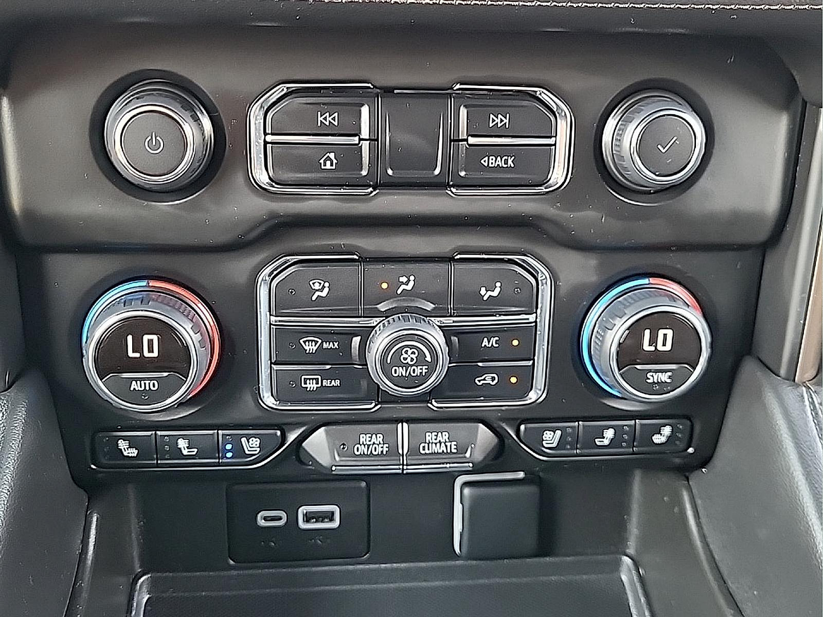 Used 2024 Chevrolet Suburban High Country AWD/4WD image 29