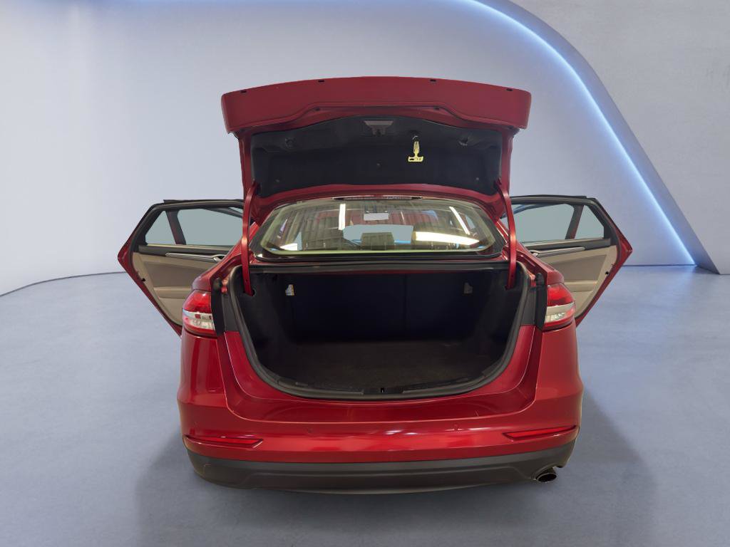 Used 2020 Ford Fusion SE FWD image 13