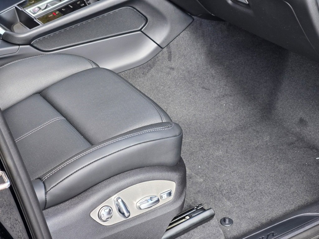 New 2026 Porsche Macan image 38