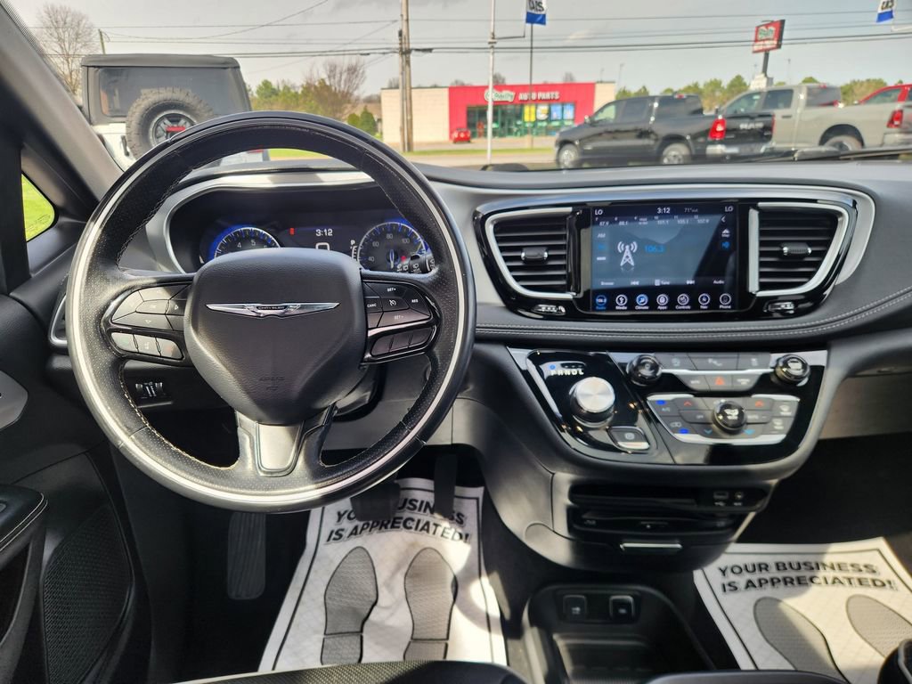 Used 2018 Chrysler Pacifica Limited w/ S Appearance Package image 19