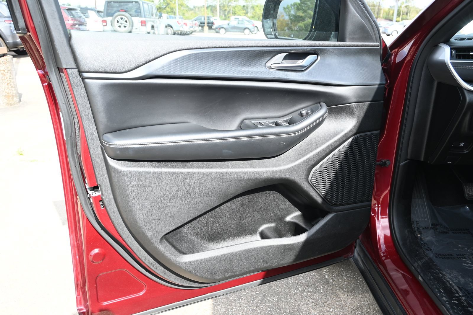 Used 2023 Jeep Grand Cherokee L Laredo image 10