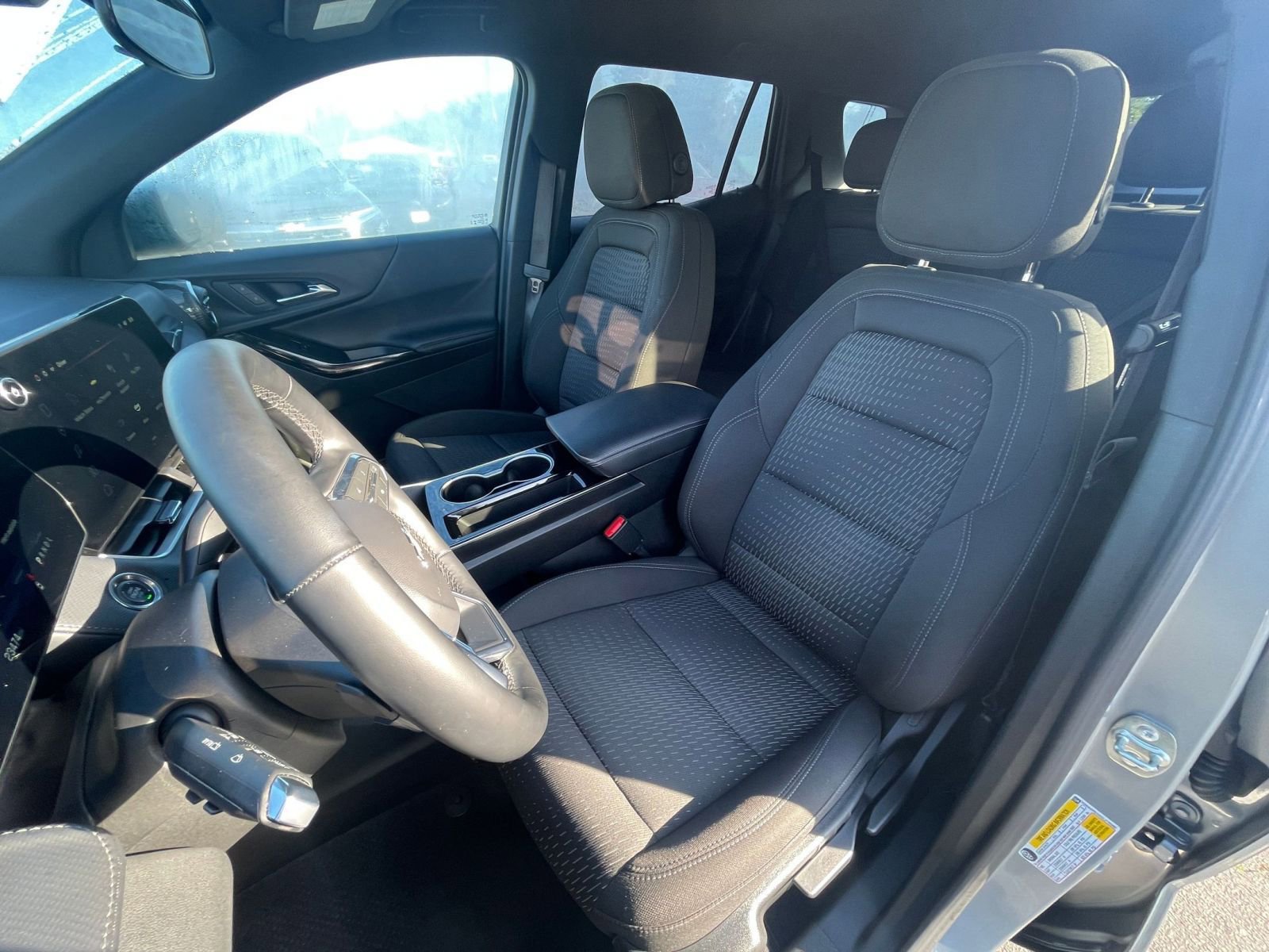 Used 2025 Chevrolet Equinox LT image 31