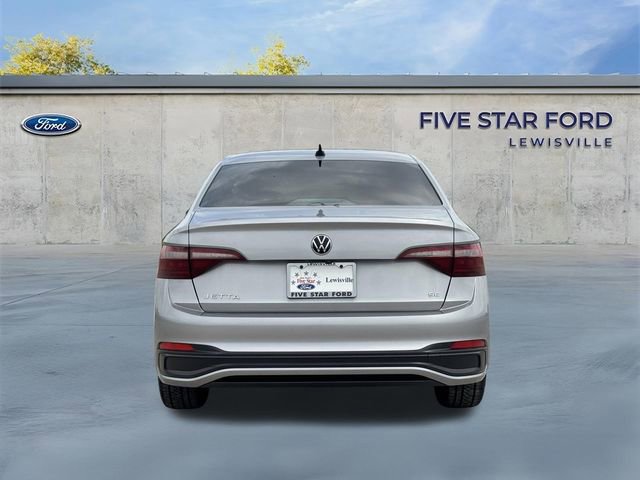 Used 2022 Volkswagen Jetta SE w/ Panoramic Sunroof Package FWD image 5