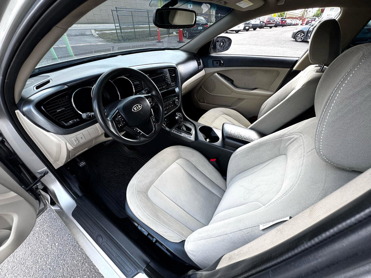 Used 2011 Kia Optima LX w/ Convenience Pkg image 16