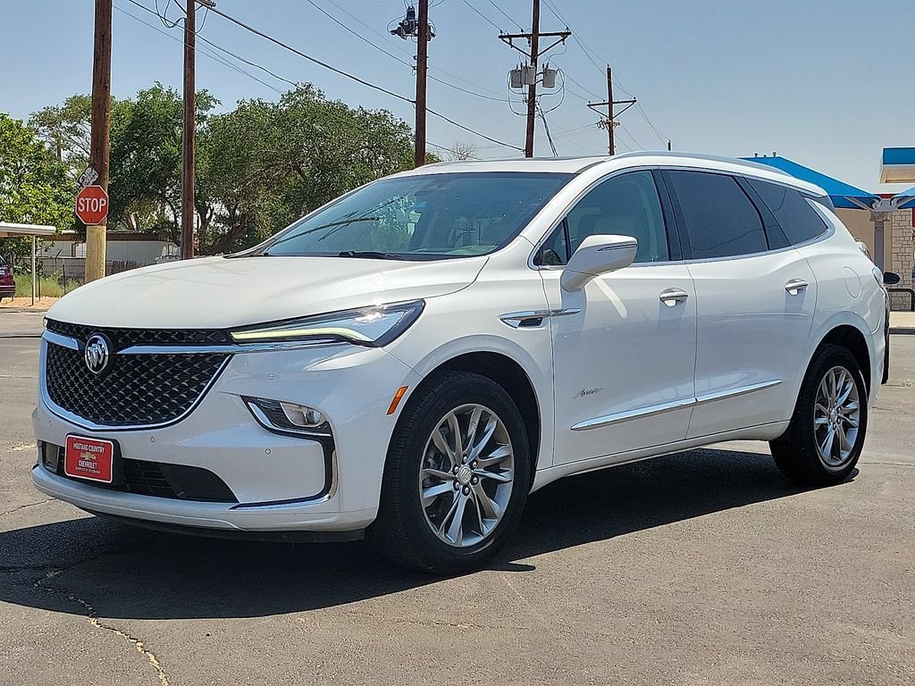 Used 2022 Buick Enclave Avenir FWD image 1