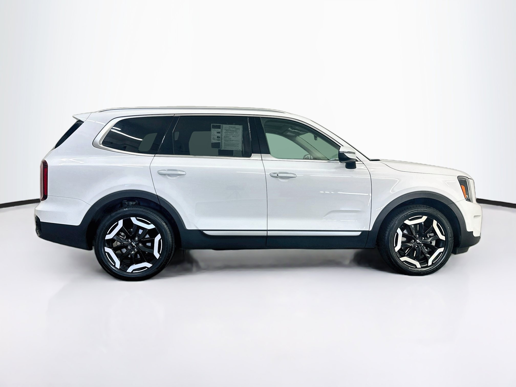 Used 2025 Kia Telluride S AWD/4WD image 10