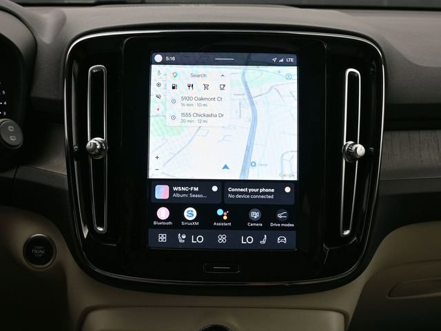 Used 2024 Volvo XC40 B5 Plus w/ Climate Package image 13