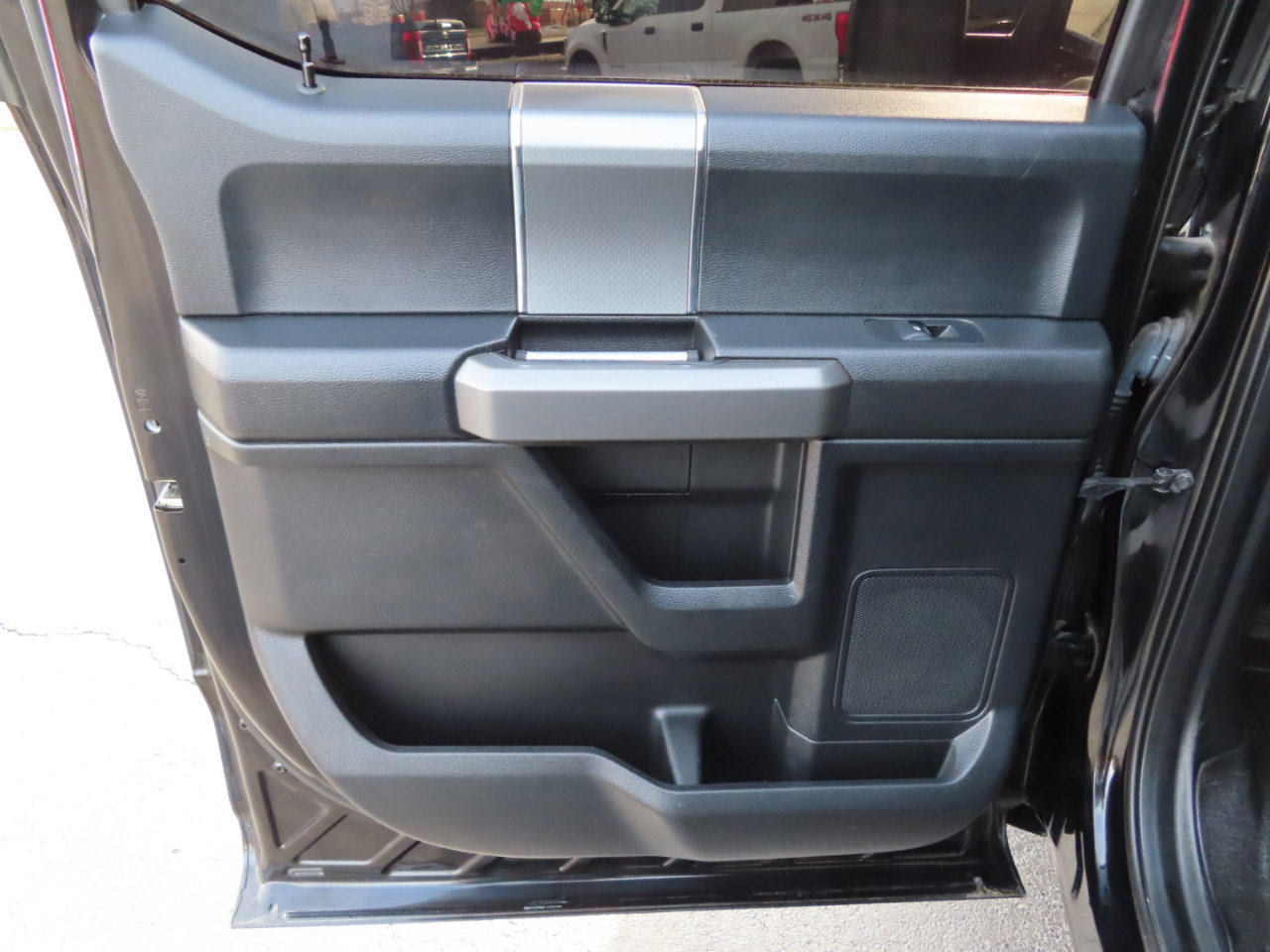 Used 2017 Ford F150 XLT w/ Equipment Group 301A Mid image 38