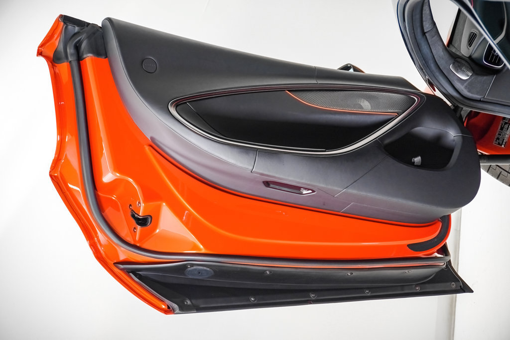 Used 2023 McLaren Artura RWD image 30