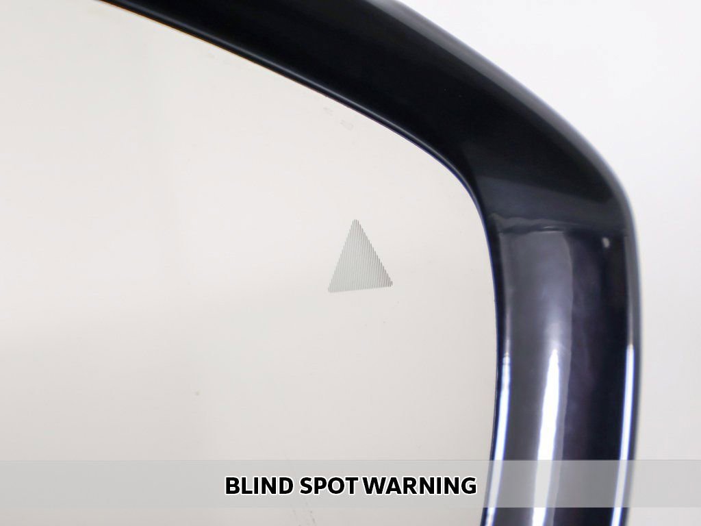 Used 2024 Chrysler Pacifica Limited image 6