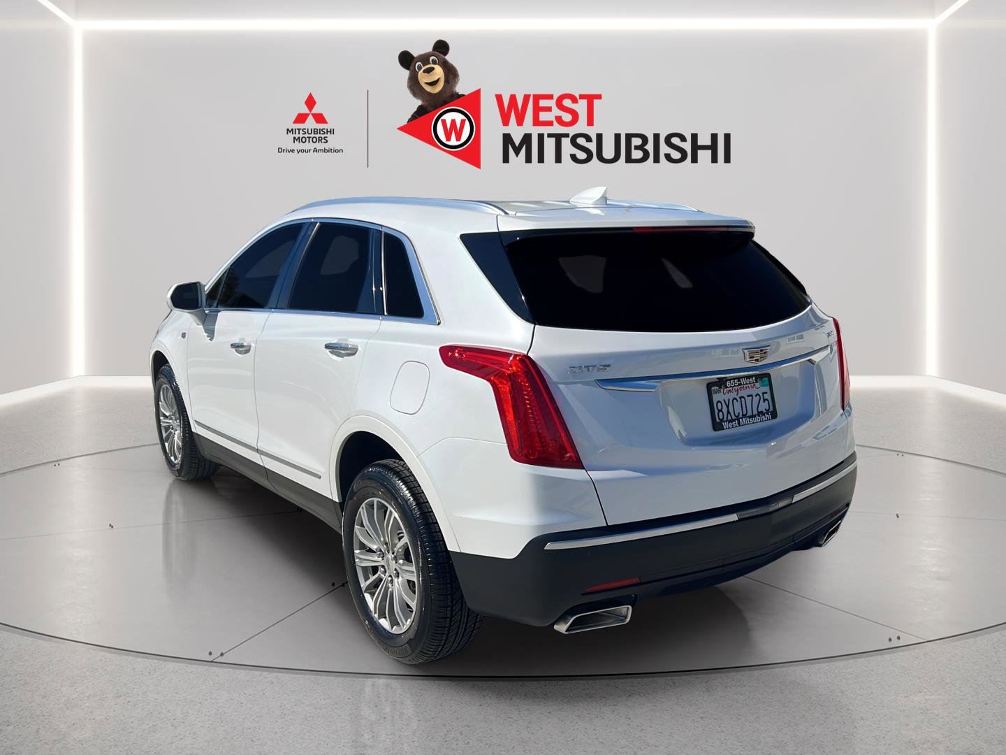 Used 2018 Cadillac XT5 Luxury w/ Driver Awareness Package image 4