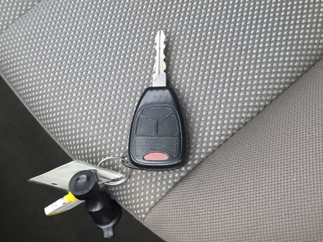 Used 2005 Chrysler Pacifica AWD w/ Cargo Convenience Group image 32