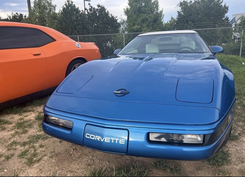 Used 1992 Chevrolet Corvette Convertible RWD image 3