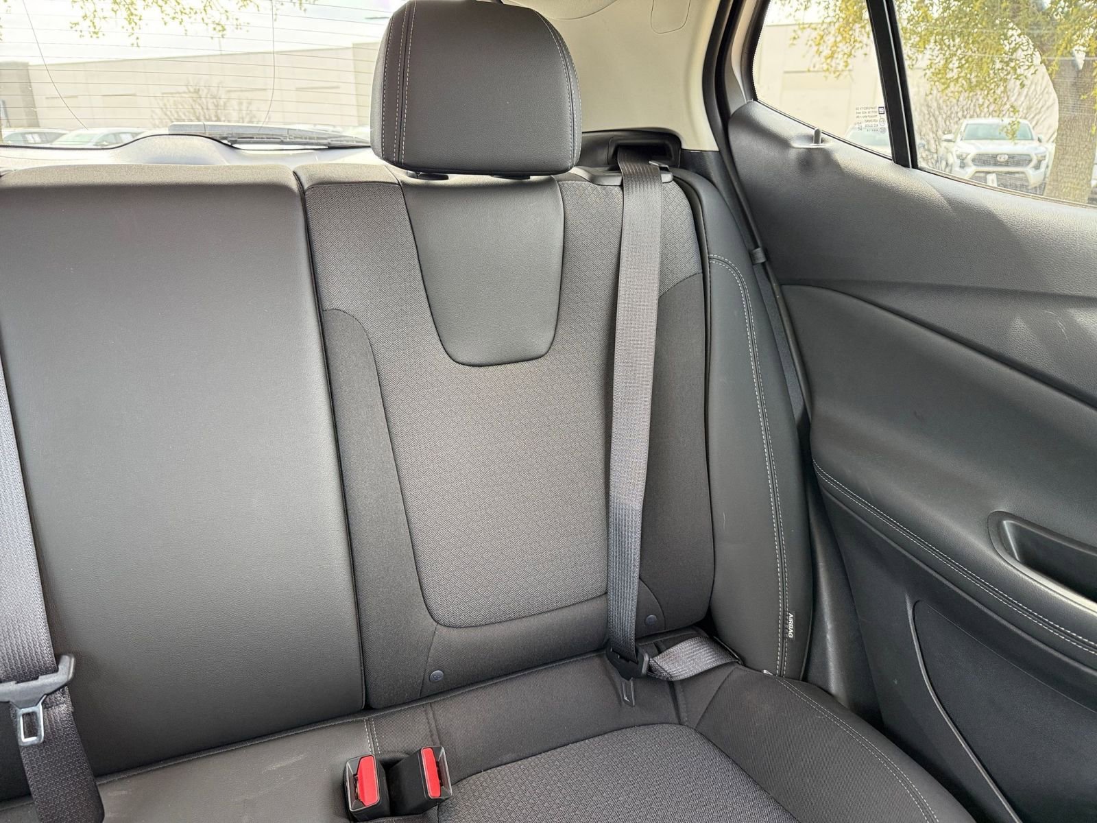 Used 2025 Buick Encore GX Preferred image 38