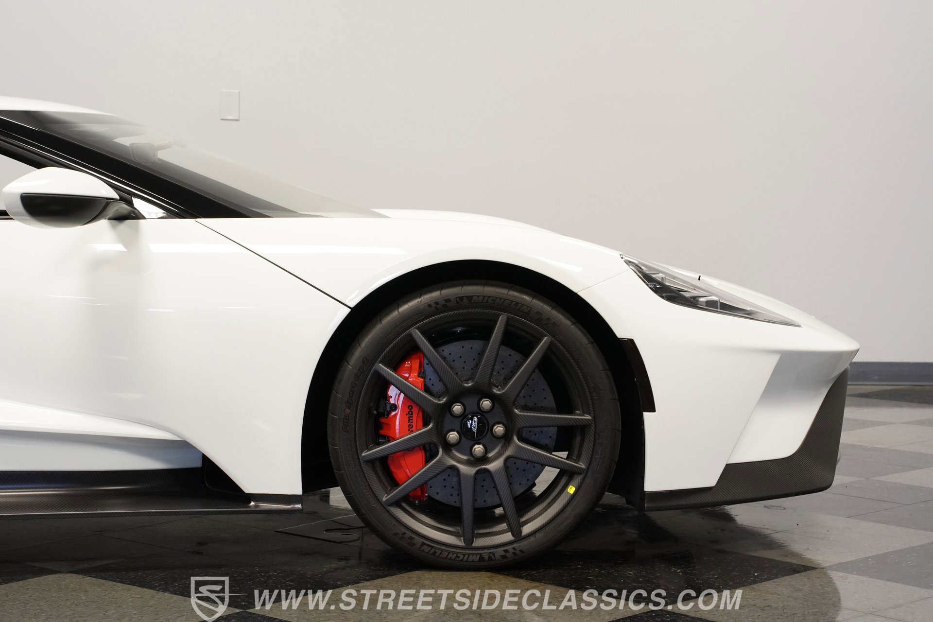 Used 2017 Ford GT RWD image 33