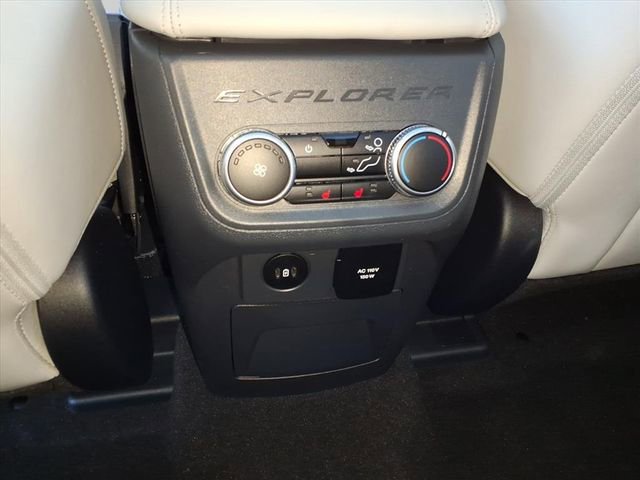 Used 2025 Ford Explorer Platinum w/ Ultimate Package image 9