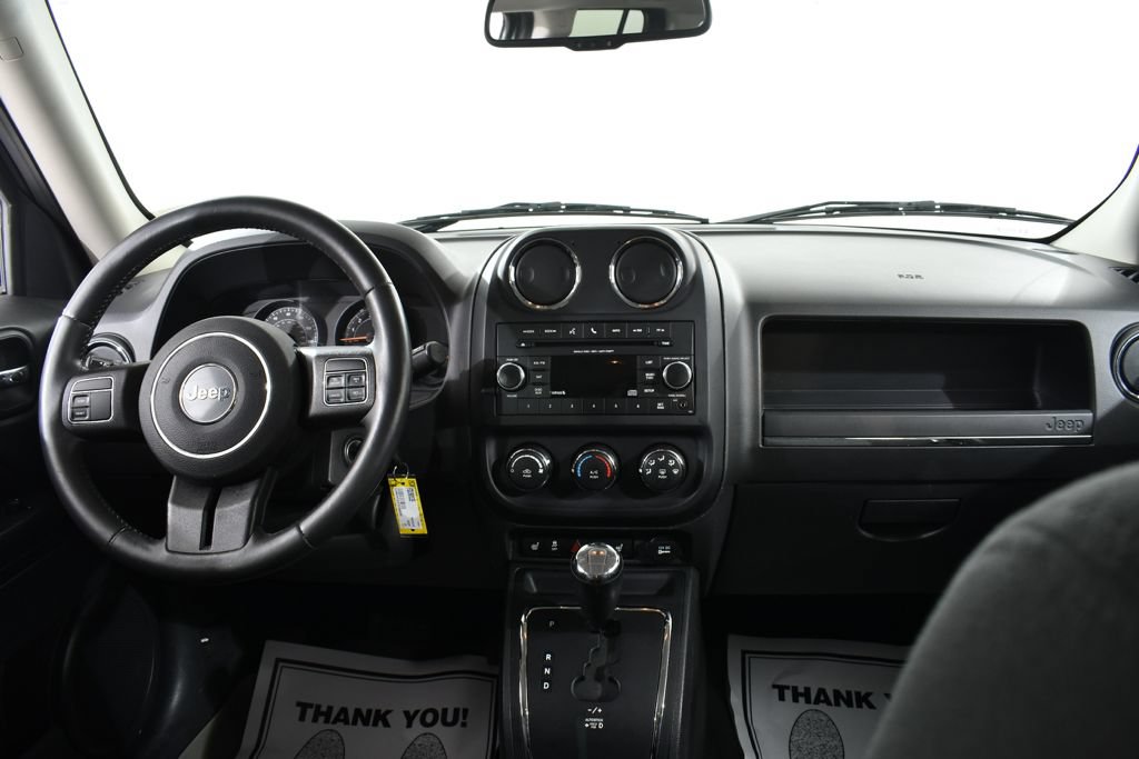 Used 2015 Jeep Patriot Latitude AWD/4WD image 7