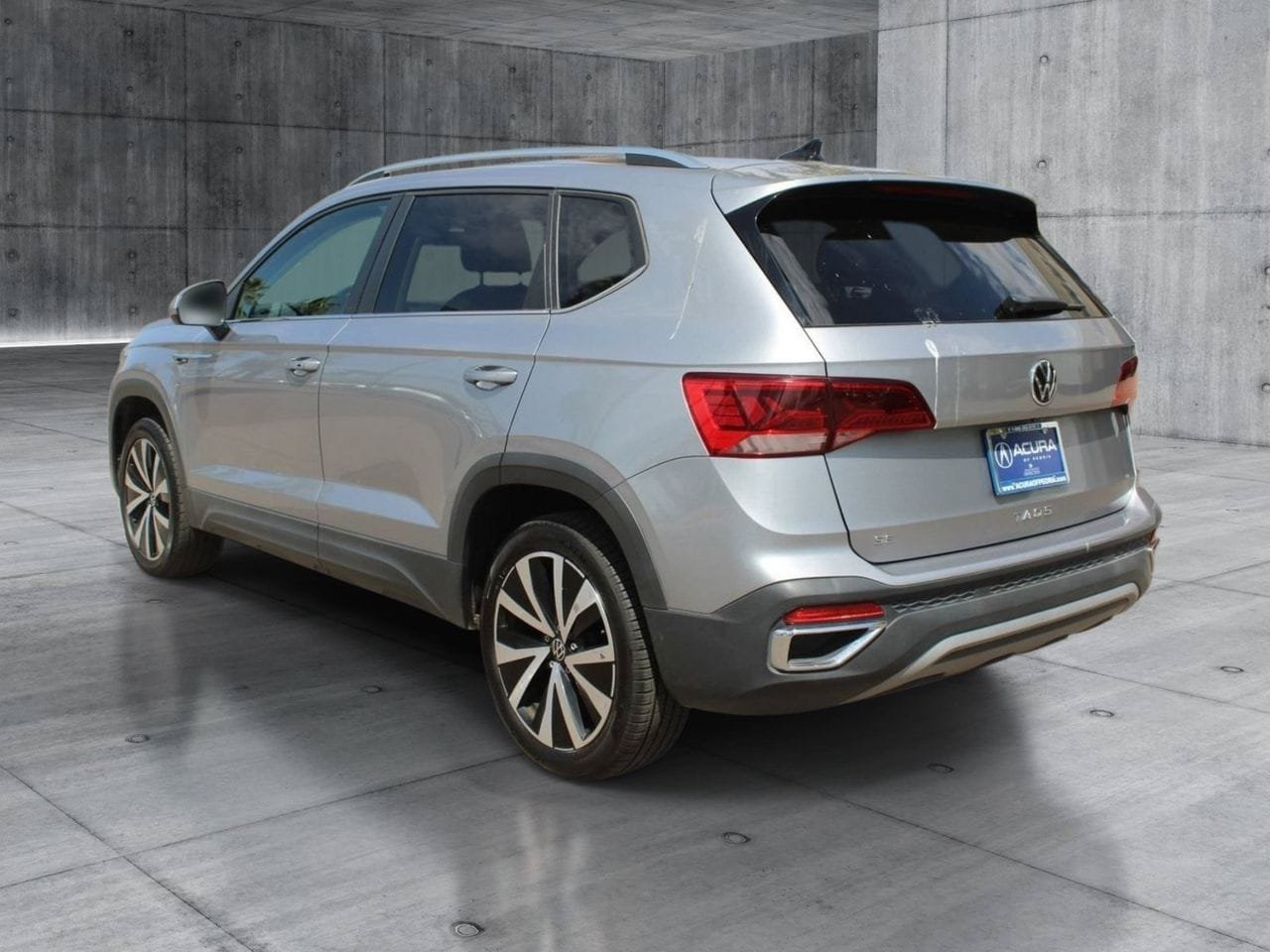 Used 2024 Volkswagen Taos SE FWD image 4